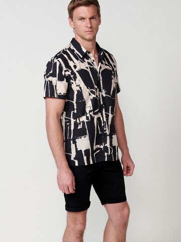 Coupe regular Chemise KOROSHI en noir
