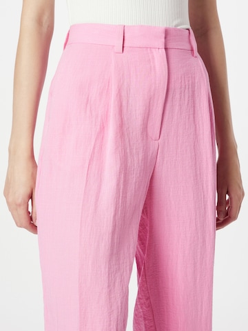 Monki Loose fit Pleat-Front Pants in Pink