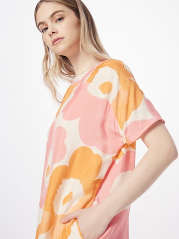 Marimekko Mekko 'Majus Unikko' värissä valkoinen
