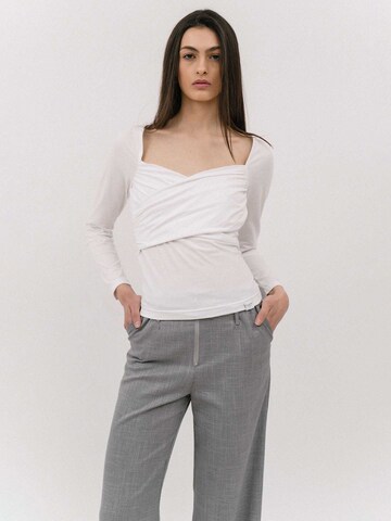 balts 4TAILORS Topiņš: no priekšpuses