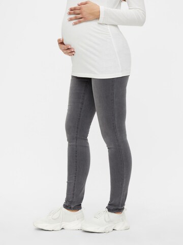 MAMALICIOUS Slimfit Jeans 'Lola' in Grau: predná strana