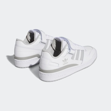 ADIDAS ORIGINALS Låg sneaker 'Forum' i vit