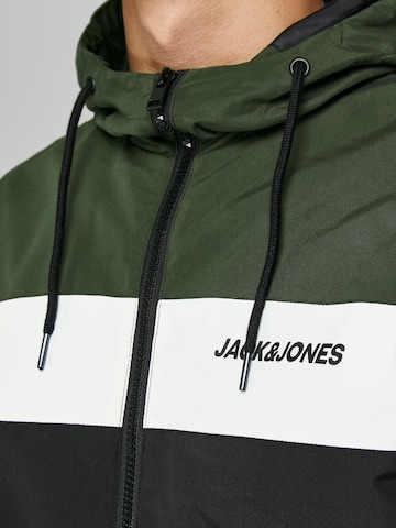 Geacă de primăvară-toamnă 'Rush' de la JACK & JONES pe verde