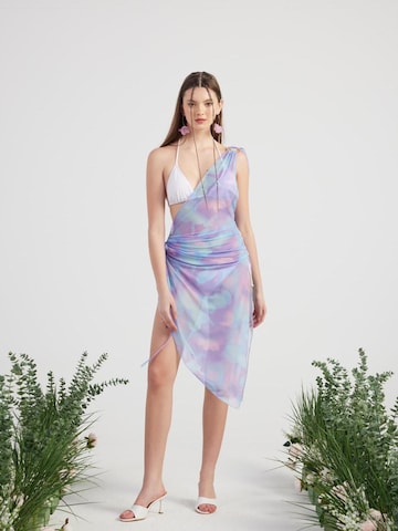HOLLY LOLLY Strandtuch in Lila: Vorderseite