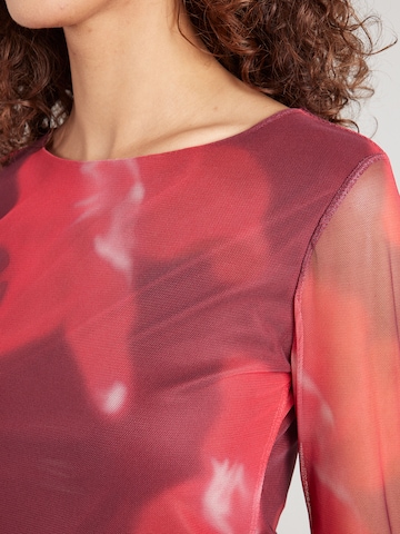 Hailys Paita 'Kr44isty' värissä punainen