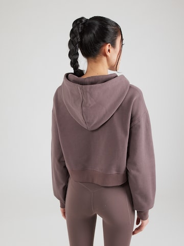 ICANIWILL Спортна жилетка с качулка 'Essence' в кафяво