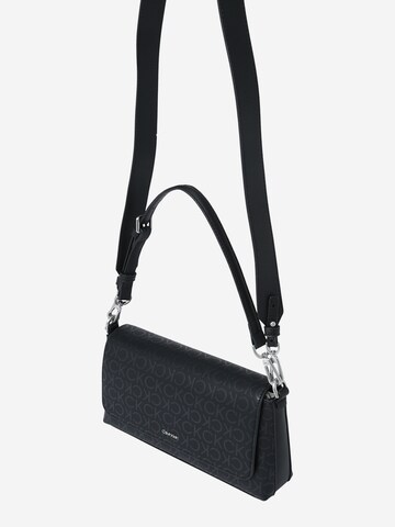 Calvin Klein Handtasche 'Must' in Schwarz