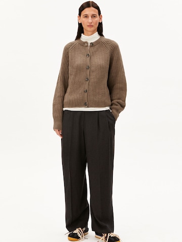 ARMEDANGELS Strickjacke SELMAA in Braun: Vorderseite
