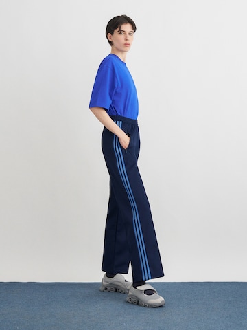 ADIDAS ORIGINALS - Loosefit Pantalón 'CLASSIC' en azul