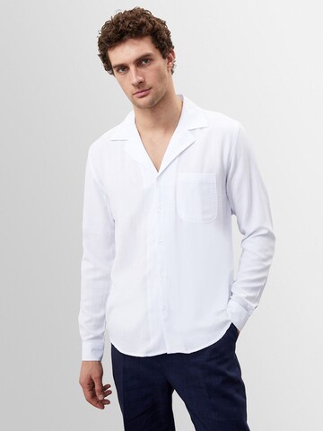 Antioch - Ajuste regular Camisa en blanco: frente