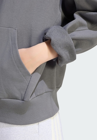 ADIDAS SPORTSWEAR - Sweatshirt de desporto 'AK' em cinzento