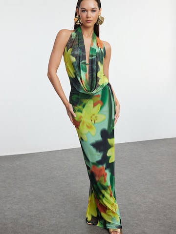 Robe de soirée Trendyol en vert : devant