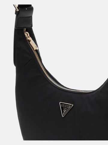 GUESS Schultertasche 'Gemma' in Schwarz
