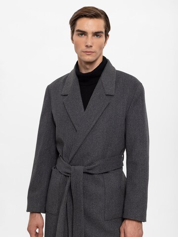 Antioch Between-seasons coat in Grey