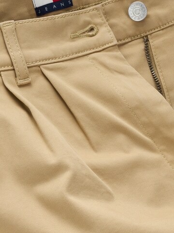 Regular Pantaloni cutați 'CLAIRE' de la Tommy Jeans pe bej