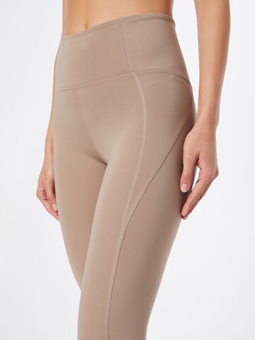 Girlfriend Collective Skinny Sporthose in Braun