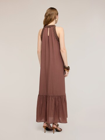 Robe MOTIVI en marron