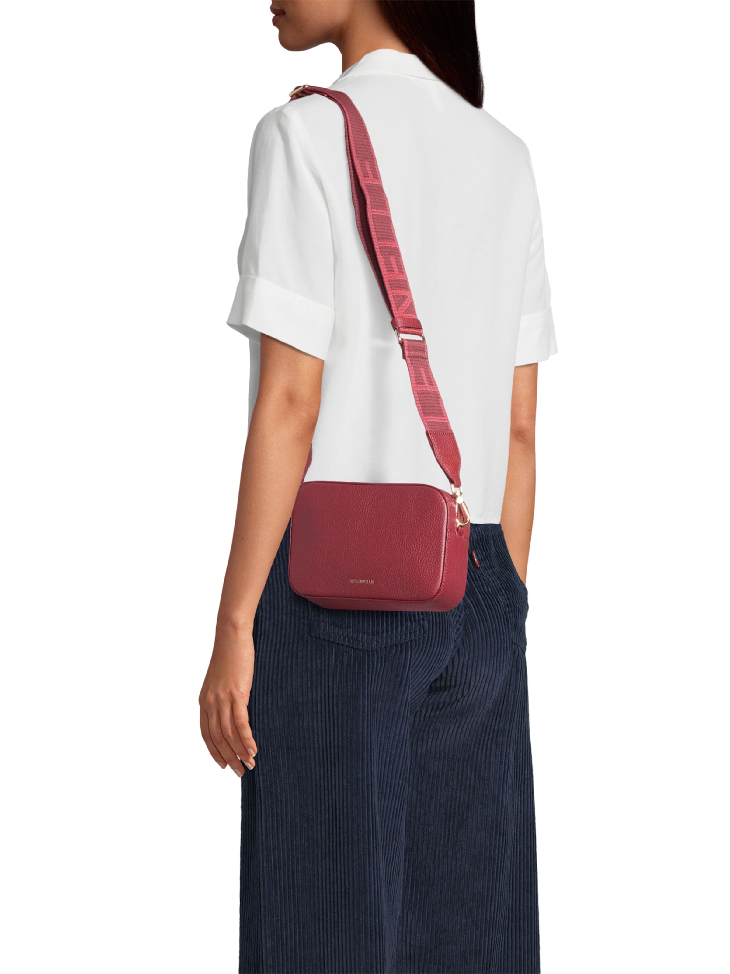 Coccinelle Olkalaukku 'Tebe' värissä punainen