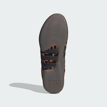 ADIDAS ORIGINALS Slip-on 'Taekwondo Mei' in Bruin