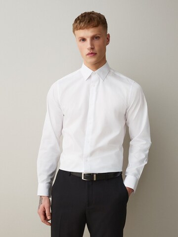 Next Regular Fit Hemd in Weiß: Vorderseite