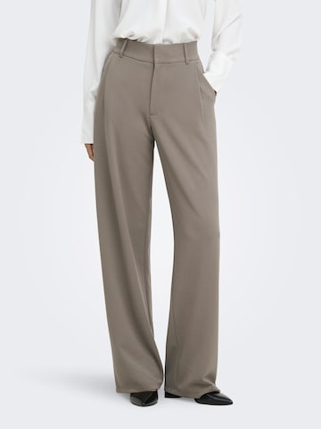 JDY - regular Pantalón plisado 'JDYGEGGO' en marrón: frente