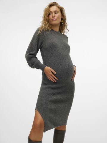 Vero Moda Maternity Knit dress in Grey: front