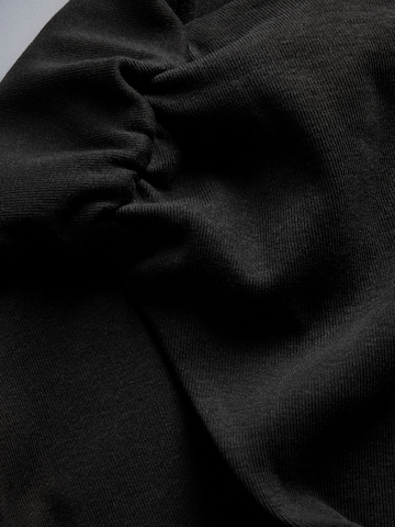 Top de la The Set pe negru