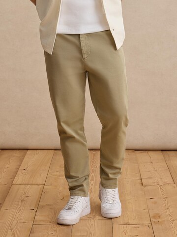 DAN FOX APPAREL Regular Trousers in Green: front