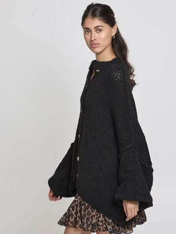 Lilavie Strickjacke ' Lolaa Oversize One Size ' in Schwarz