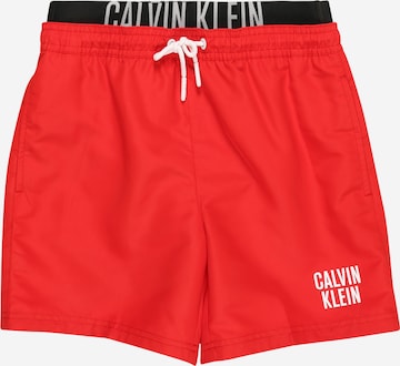 raudona Calvin Klein Swimwear Maudymosi trumpikės: priekis