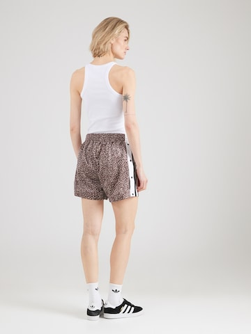 ADIDAS ORIGINALS Regularen Hlače 'AOP ADiBREAK' | rjava barva