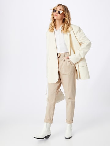 Peppercorn Tapered Pleat-front trousers 'Dalina' in Beige