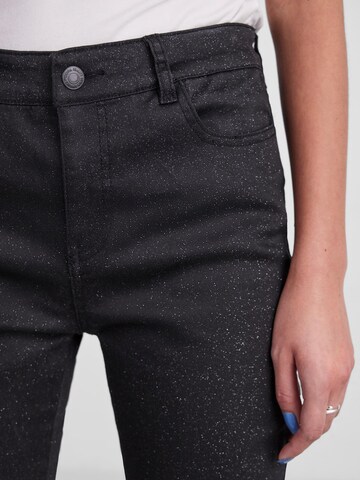 PIECES Slimfit Jeans 'SHINE' in Zwart