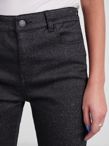 PIECES Slimfit Jeans 'SHINE' in Zwart