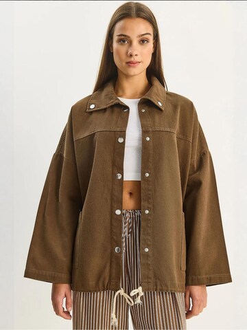 Bianco Lucci Tussenjas in Bruin: voorkant