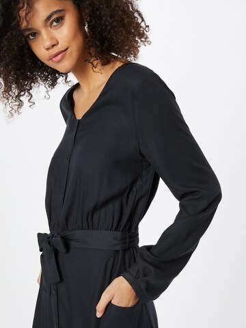 Robe-chemise 'NEGU' SKFK en noir