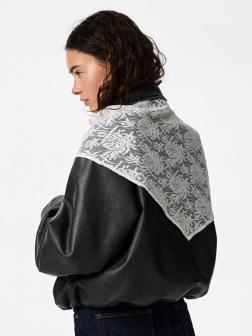 Serviette de plage 'PCGamilla' PIECES en blanc