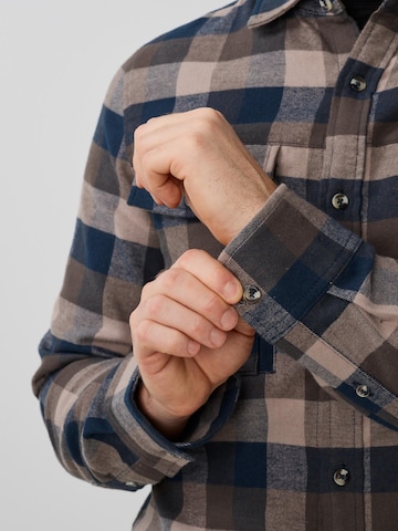 SWEDEMOUNT - Ajuste regular Camisa tradicional 'Nordkap' en marrón