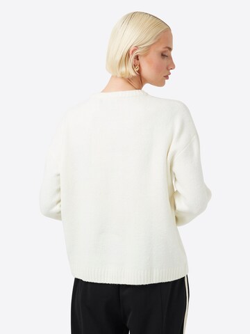 Pullover di BRAVE SOUL in bianco