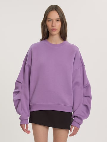 EDITED Sweatshirt 'Caio' in Lila: Vorderseite