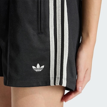 ADIDAS ORIGINALS - Loosefit Pantalón en negro