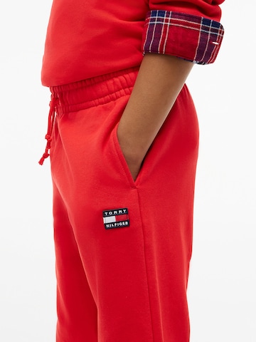 Effilé Pantalon TOMMY HILFIGER en rouge