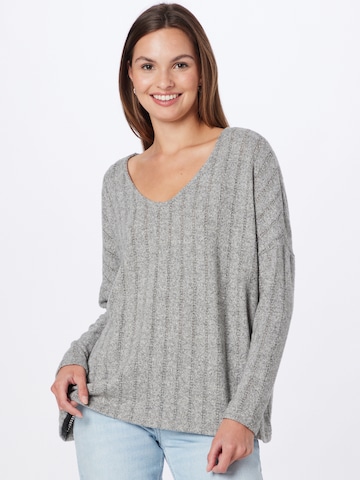 Pull-over 'KARLA' ONLY en gris : devant