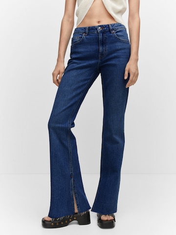 MANGO Flared Jeans 'ELLE' in Blauw: voorkant