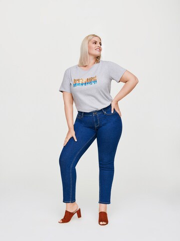 Rock Your Curves by Angelina K. Skinny Jeans in Blue: front