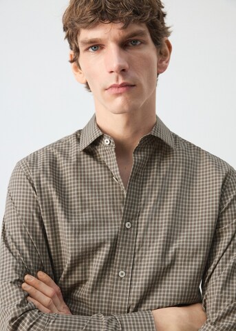 MANGO MAN Comfort Fit Hemd 'David' in Braun