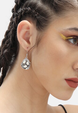 Boucles d'oreilles 'Bertred' SOHI en blanc : devant