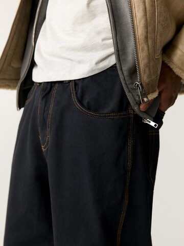 Loosefit Jeans di Pull&Bear in nero