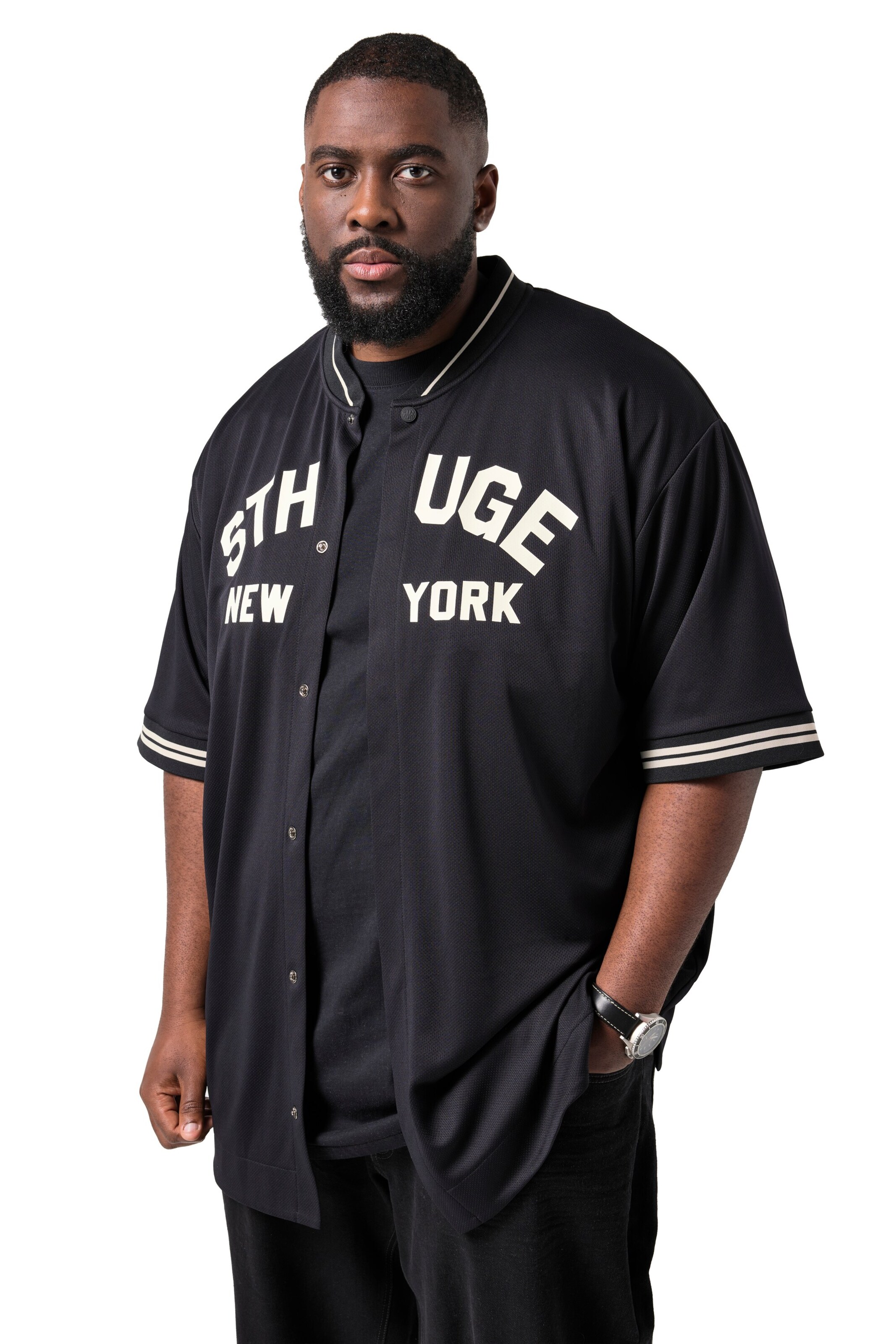 STHUGE T-Shirt in Schwarz: Vorderseite