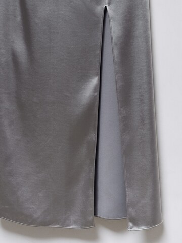 MANGO Sukienka 'TINA' w kolorze srebrny